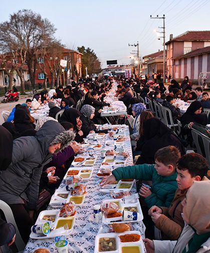 Tepebaşı’nda Ramazan bereketi: Binler aynı sofrada buluştu