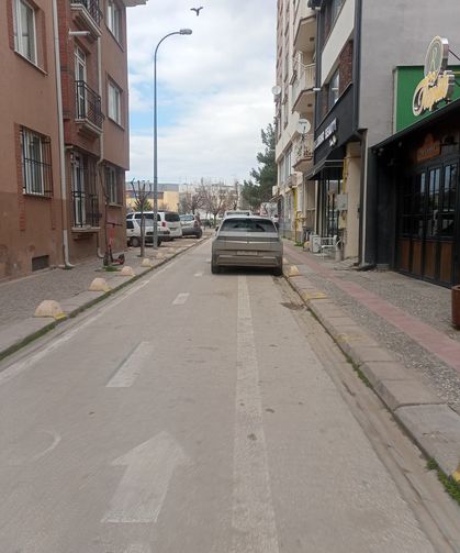 Eskişehir’de hatalı park sürücüleri çileden çıkardı!