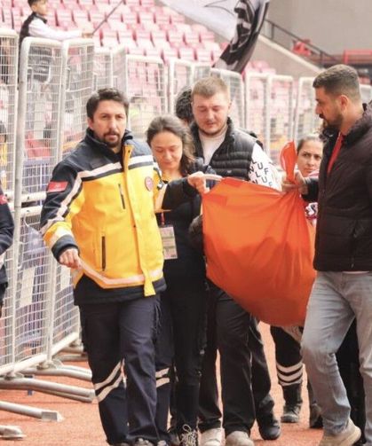 Eskişehirspor maçında korkutan anlar: Taraftara anında müdahale