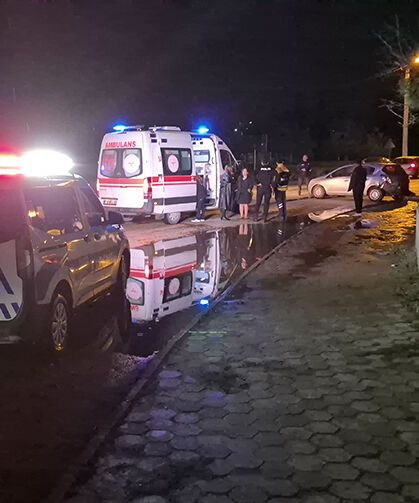 Eskişehir'de yağmur kaza getirdi: Dönerek duvara çarptı