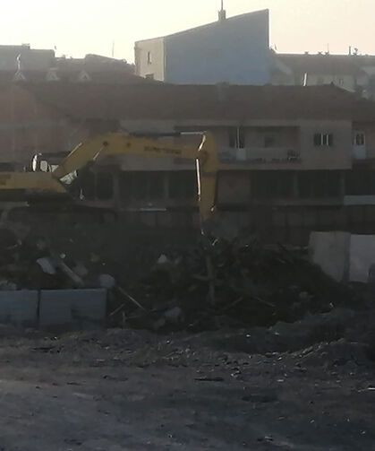 Eskişehir'deki eski otel bir günde yıkıldı