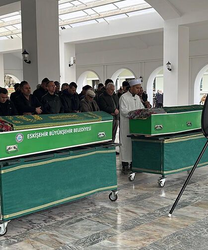 Sincan’daki aile faciasında hayatını kaybeden anne ve kızı toprağa verildi