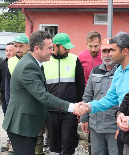 Başkan Dökmeci'den personele bayram ikramiyesi