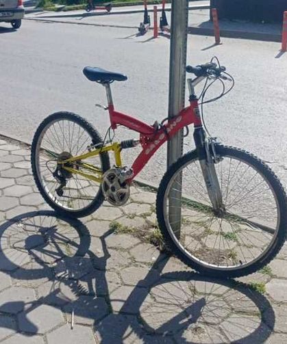 Şirintepe’de bisiklet trafik levhasına bağlandı