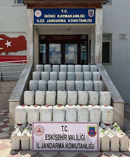 Eskişehir’de sahte gübre operasyonu: Binlerce litre ele geçirildi