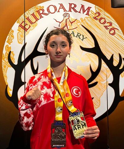 Eskişehir'e büyük gurur: Liseli gençten Avrupara'da çifte madalya