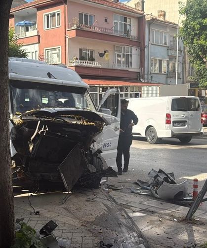 Eskişehir’de 4 araç birbirine girdi: 9 kişi yaralandı!