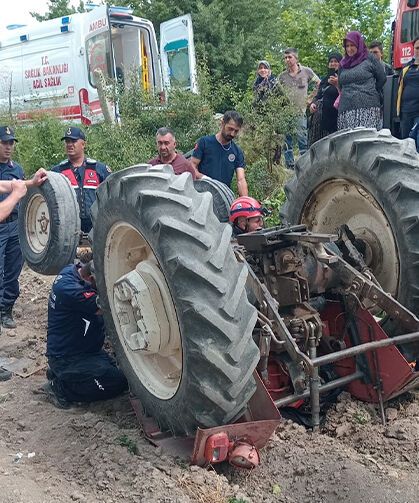 Eskişehir'de traktör devrildi: Yaşlı adam şans seri kurtuldu