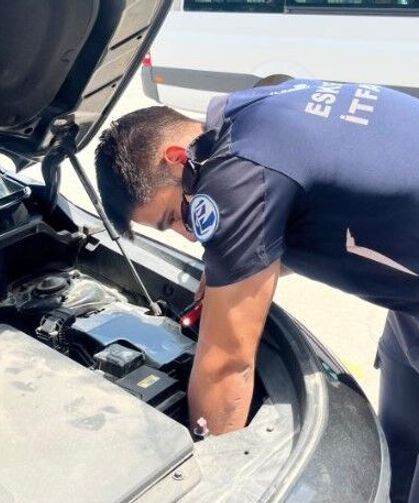 Eskişehir'de araçtan gelen kedi sesi hayat kurtardı