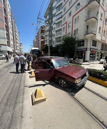 Eskişehir'de tramvay hattında kaza: Seferler aksadı