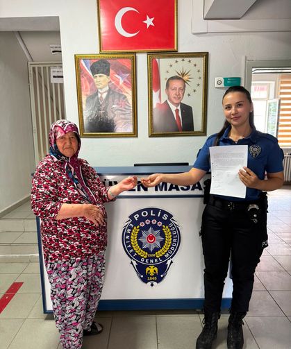 Eskişehir'de örnek davranış: Bulduğu altın bileziği polise teslim etti