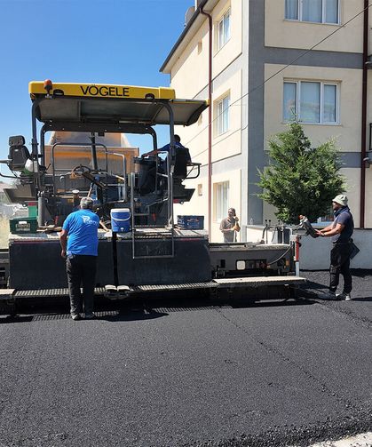 Tepebaşı'nda yol seferberliği sürüyor: O mahallede asfalt mesaisi