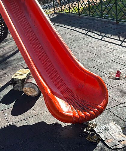 Eskişehir'de çocuk parkına çirkin saldırı: Bidonlarla yanık yağı döktüler