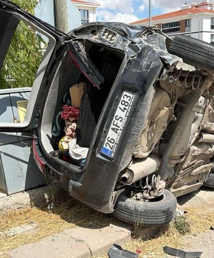 Eskişehir'de kaza: Dolmuş ile otomobil çarpıştı, 8 kişi yaralandı