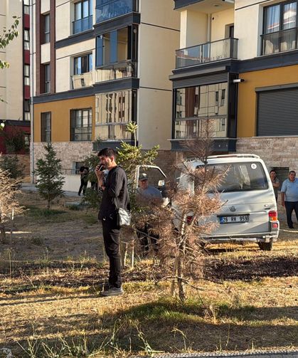 Eskişehir’de otomobil ile minibüs çarpıştı: Ortalık savaş alanına döndü!