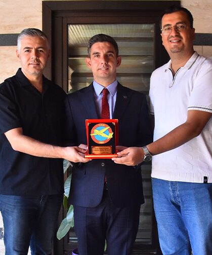Çalışkan'dan 90+3 ekibine tebrik plaketi