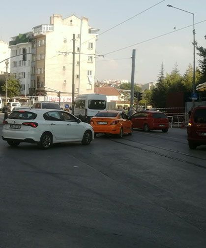 Eskişehir’de kaza: Tramvay güzergahında trafik kilitlendi