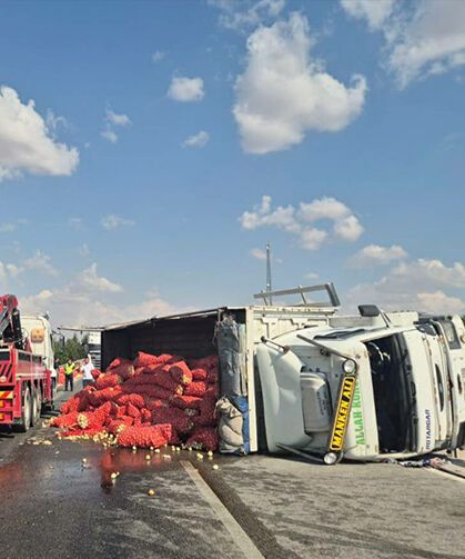 Eskişehir'de soğan yüklü tır devrildi: 2 çocuk yaralandı