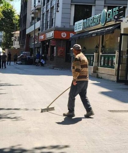 Kimse söylemeden her gün yapıyor! Eskişehirli esnaftan örnek davranış