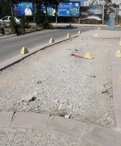 Eskişehir'de hastane önü kaderine terk edildi: Vatandaş çözüm bekliyor!