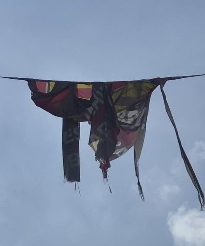 Eskişehir’de dev Eskişehirspor bayrağının hali tepki çekti