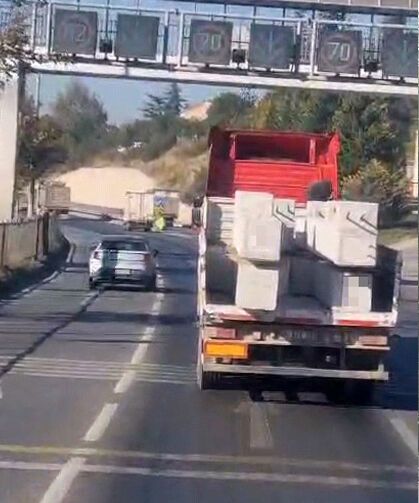 Eskişehir ihmalkarlığın böylesi: Tonlarca beton güvenliksiz taşındı