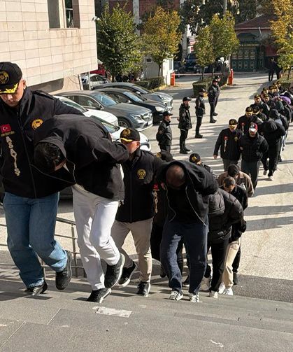 Eskişehir’den 5 ile uzanan fuhuş operasyonu: 17 kişi adliyede