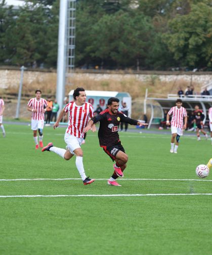 Eskişehirspor, Akşehir deplasmanında ilk yarıyı 2-0 önde kapattı