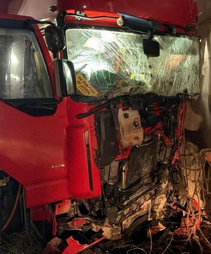 Eskişehir-Bilecik yolunda feci kaza! Tır sürücüsü 2 saatte kurtarıldı