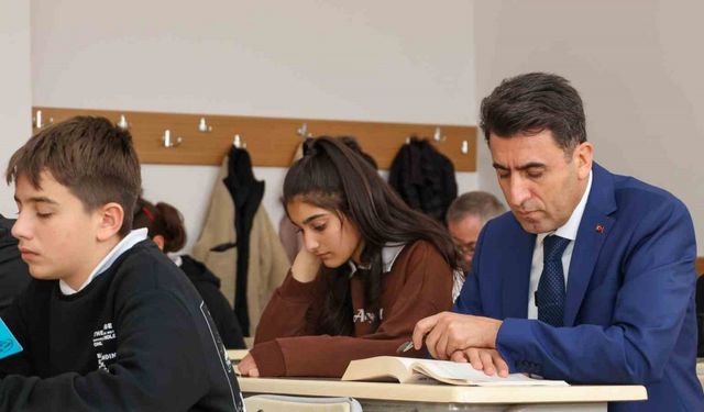 20 dakika kitap okuma etkinliği devam ediyor