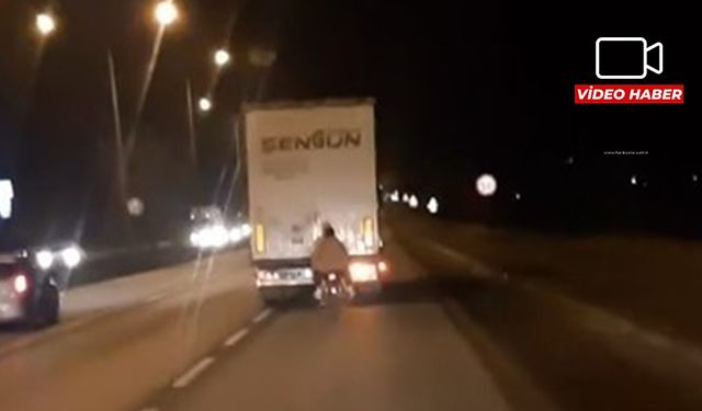 Eskişehir'de kendilerini de trafiği de tehlikeye attılar!