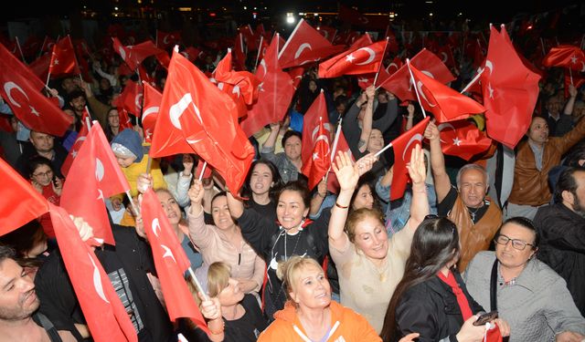 CHP Eskişehir'de zaferini böyle kutladı: Büyük coşku...