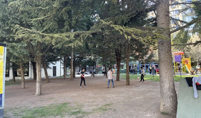 Eskişehir'de parklar çocuk sesleriyle şenlendi