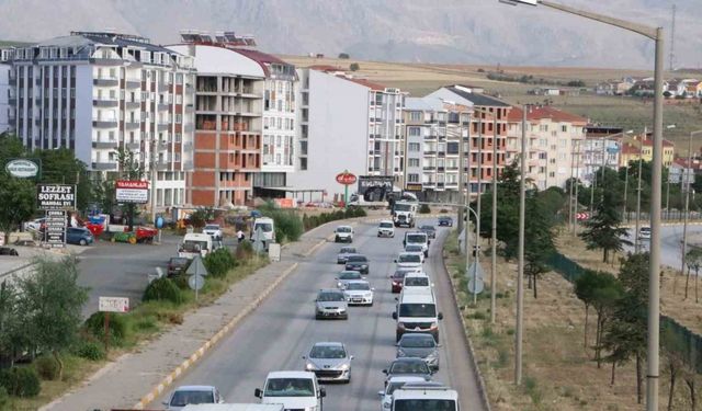 Afyonkarahisar-Antalya karayolunda bayram trafiği başladı