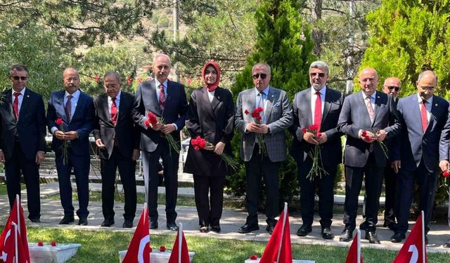 TBMM Başkanı Kurtulmuş, Yüzbaşı Agah Efendi’yi kabri başında andı