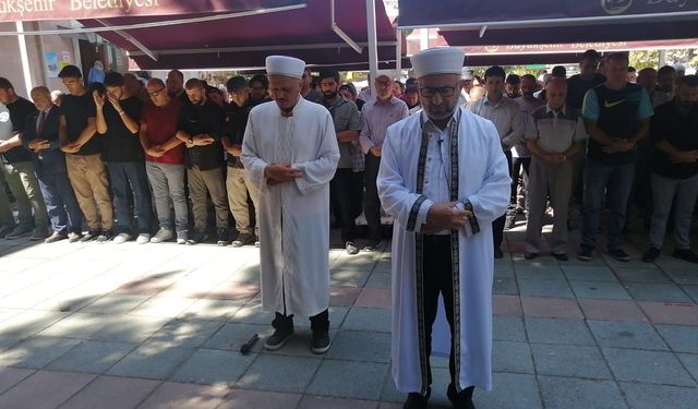 Ayşenur için Eskişehir'de gıyabi cenaze namazı kılındı