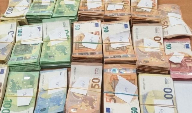 Gümrük kapısında yakalandılar:  59 bin 810 euro komşuda kaldı!