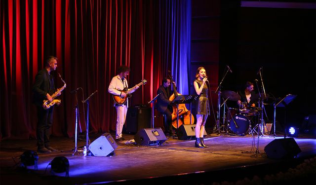 Ceren Temel'in konserine Eskişehirlilerden büyük ilgi