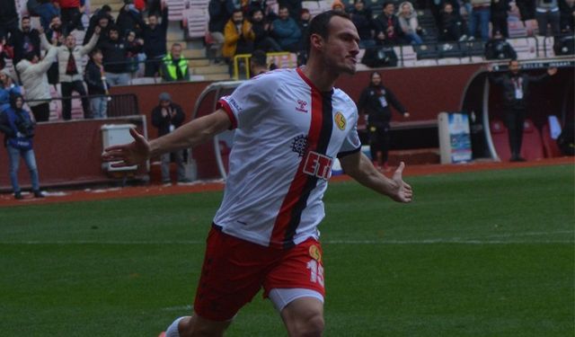 Eskişehirspor'da Necati Önal atmaya devam ediyor