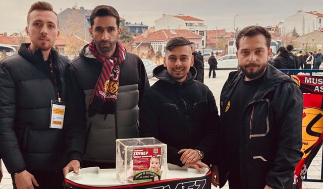 Eskişehirspor taraftarı Zeynep için stant kurdu