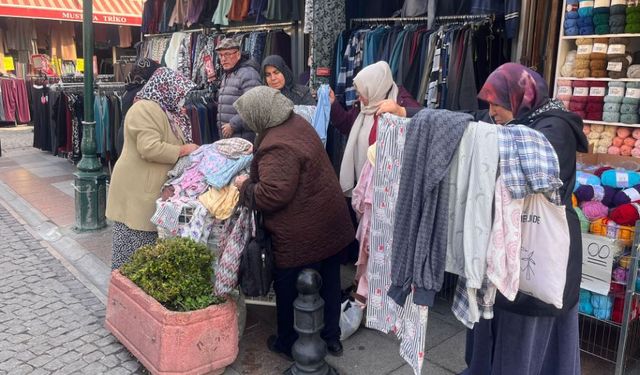 Eskişehir'deki mağazada indirimli fiyatlar ilgi topladı