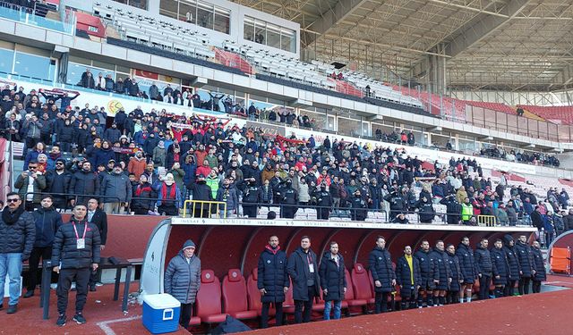 Soğuk hava Eskişehirspor tribünlerini de vurdu!