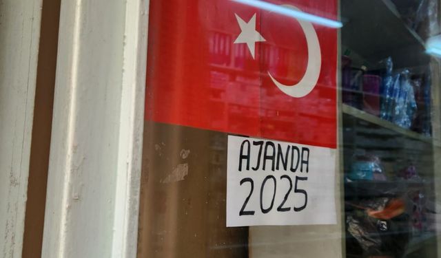 Eskişehir'de 2025 ajandaları dükkanlarda yerini aldı