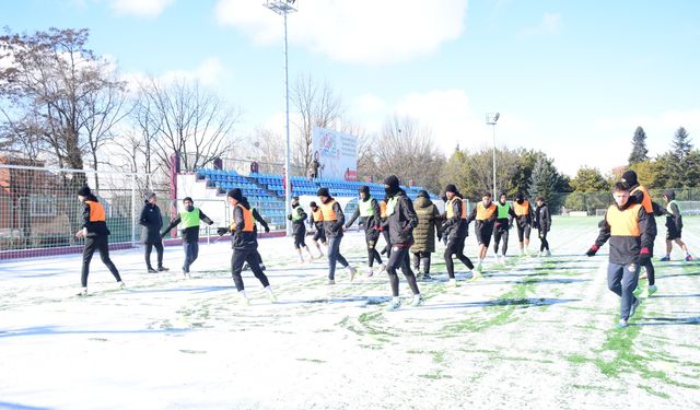 Buz gibi havada antrenman yaptılar