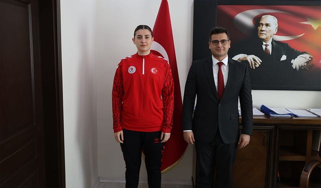 Eskişehirli milli boksör Bulgaristan'dan madalya ile döndü