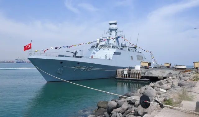 TCG BÜYÜKADA korveti Cibuti Limanı'nı ziyaret etti