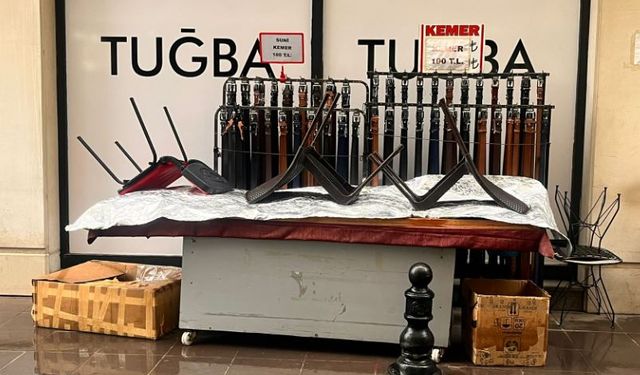 Eskişehir'de yağan sağanak için esnaf  önlemini naylonla aldı