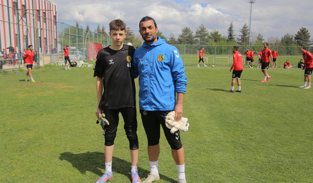 Genç kaleci A takımla idmanlara çıkıyor