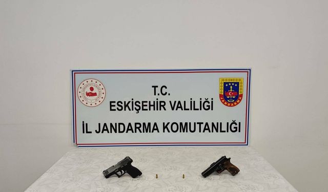 Ruhsatsız silah ticaretinde şüpheliye baskın!
