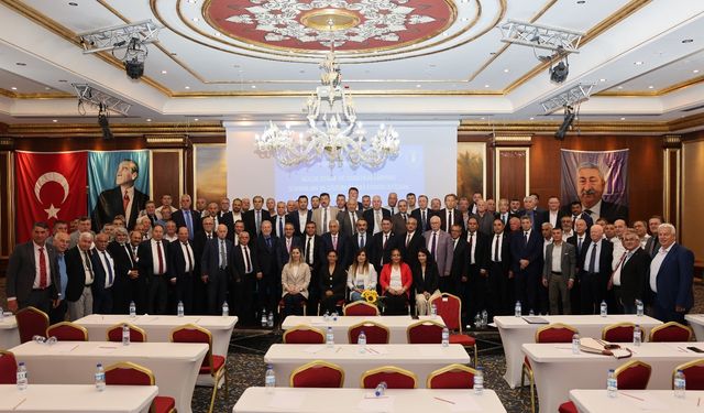 Esnaf ve sanatkârların sorunları İzmir'de masaya yatırıldı